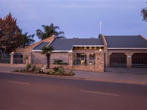 5 Bed House in Royldene