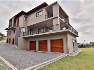 6 Bed House in Izinga Ridge