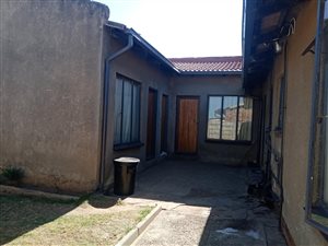 2 Bed House in Etwatwa
