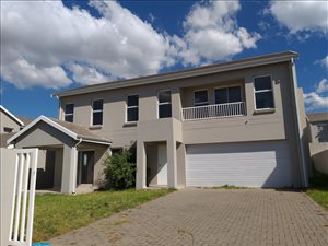 3 Bed Townhouse in Blue Hills