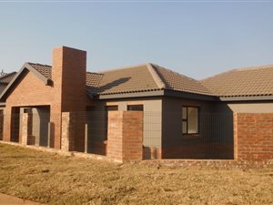 3 Bed House in Clayville East