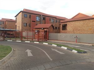 2 Bed Flat in Klippoortje