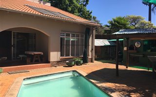 3 Bedroom Simplex in Protea Park