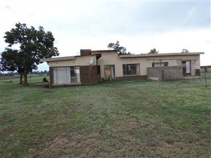 2.1 ha Farm in Rosashof
