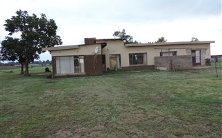 2.1 ha Farm in Rosashof