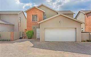3 Bedroom Townhouse in Honeydew Manor