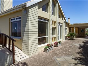5 Bed House in West Bank