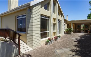 5 Bedroom House in West Bank