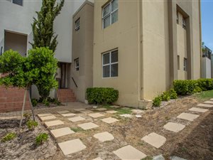 2 Bed Apartment in Vredekloof Heights