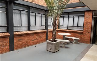 71 m² Office Space in Annlin