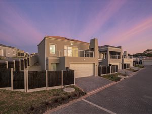 4 Bed House in Westbrook