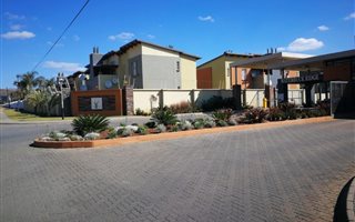 2 Bedroom House in Waterval East