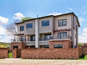 3 Bed Apartment in Wilgeheuwel