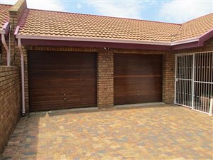 2 Bed Townhouse in Vanderbijlpark SE3