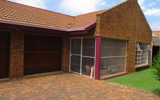 2 Bedroom Townhouse in Vanderbijlpark SE3