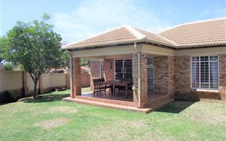 3 Bedroom Townhouse in Moreleta Park