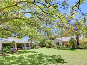 8 Bed House in Heatherlands