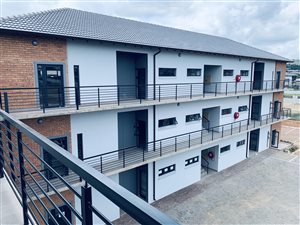 83 m² Commercial space in Hazeldean (Silverlakes Surroundings)
