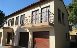 3 Bedroom Townhouse in Silver Lakes Golf Estate