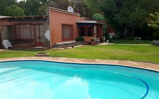 3 Bedroom House in Estoire