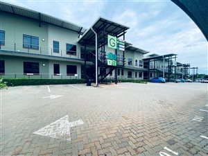 100 m² Commercial space in Die Wilgers