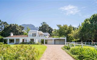 5 Bedroom House in Golden Hill