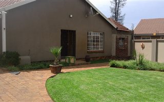4 Bedroom House in Kookrus