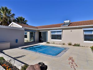 4 Bed House in Blouberg Sands
