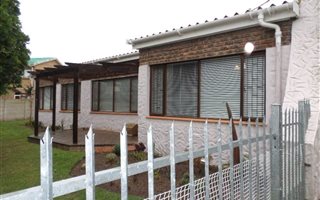 3 Bedroom House in Fraaiuitsig