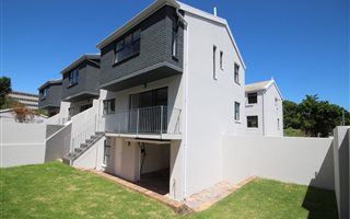 3 Bedroom Townhouse in Wynberg