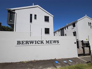 3 Bed Townhouse in Wynberg Upper