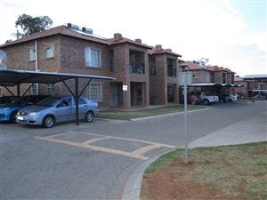 2 Bed Townhouse in Waterval East