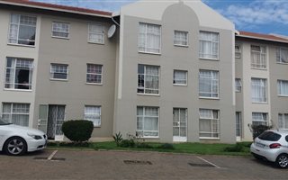 2 Bedroom Apartment in Weltevreden Park