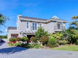 4 Bed House in Kraaibosch