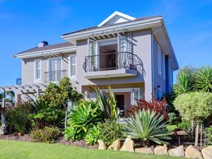 4 Bed House in Kraaibosch