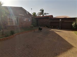 3 Bed House in Helikon Park