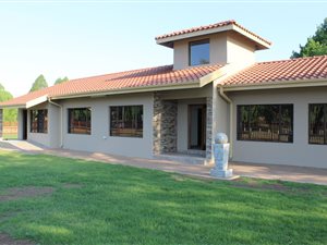 180 m² Office Space in Meyerton Central