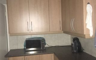 2 Bedroom Garden Cottage in Johannesburg North