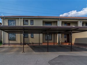 2 Bed Apartment in Roodepoort West