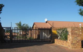 2 Bedroom Townhouse in Norkem Park