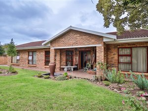 4 Bed House in Loerie Park
