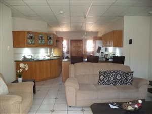 3 Bed Townhouse in Roylglen Gardens