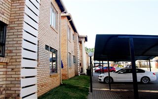 2 Bedroom Flat in Greenhills