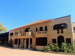 1905 m² Office Space in Saxonwold