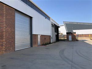 1009 m² Industrial space in Louwlardia