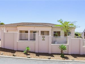 4 Bed House in Blouberg Sands