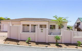 4 Bedroom House in Blouberg Sands