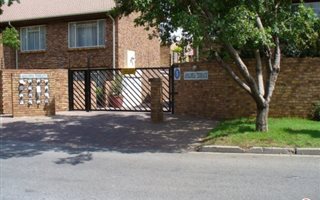 2 Bedroom Townhouse in Beyers Park