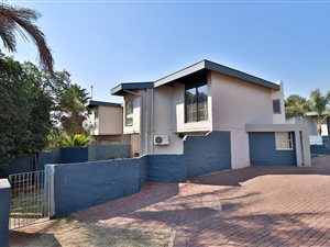 3 Bed Duplex in Waterkloof Glen