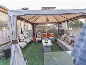 4 Bed House in Fishers Hill